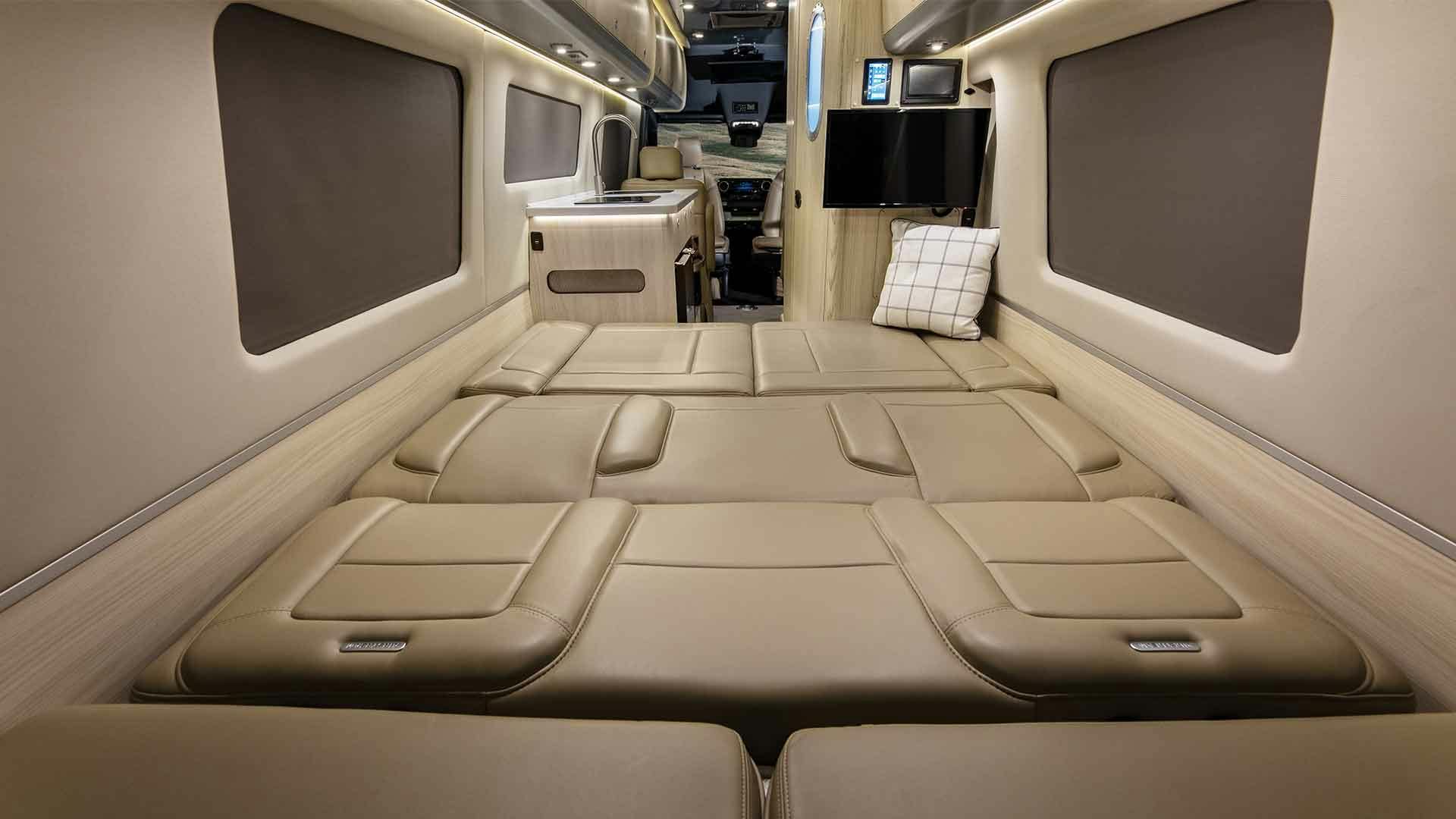 MY26-24GL-interior-CC-Bed1920x1080